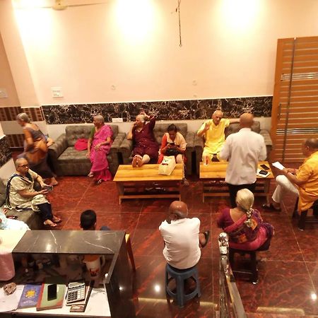 Kaka Guest House Ayodhya Екстериор снимка