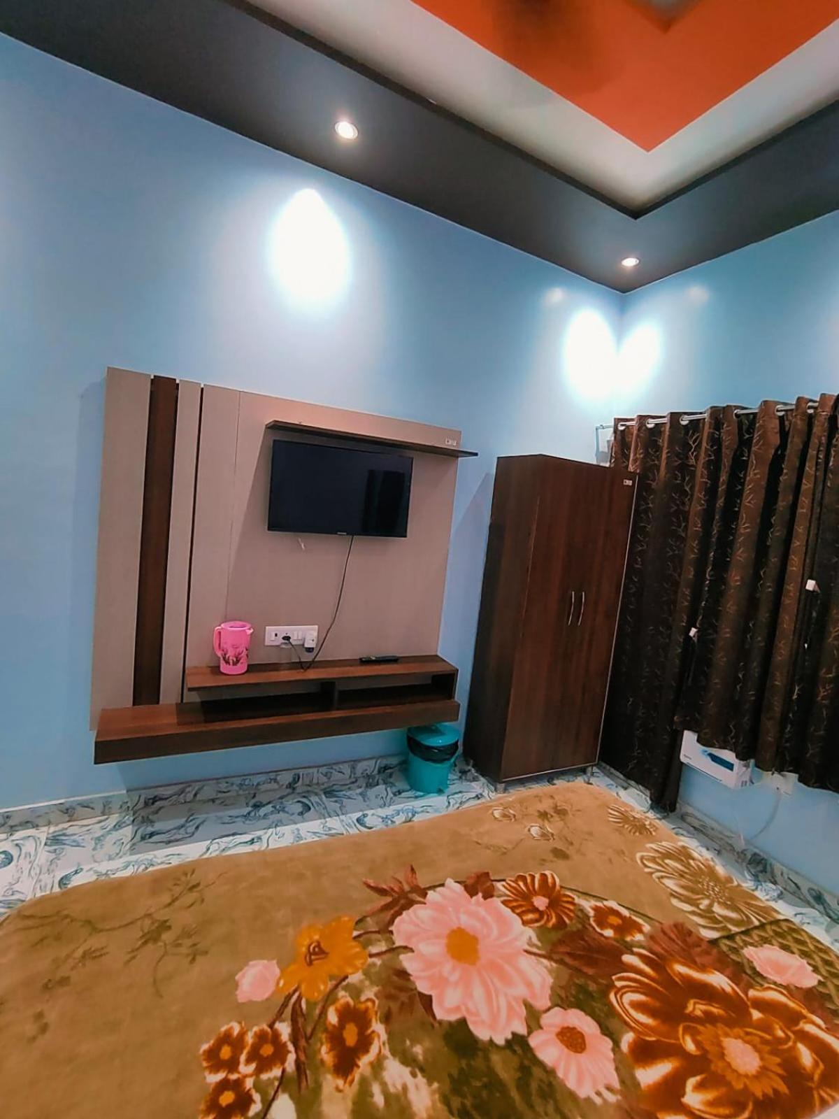 Kaka Guest House Ayodhya Екстериор снимка