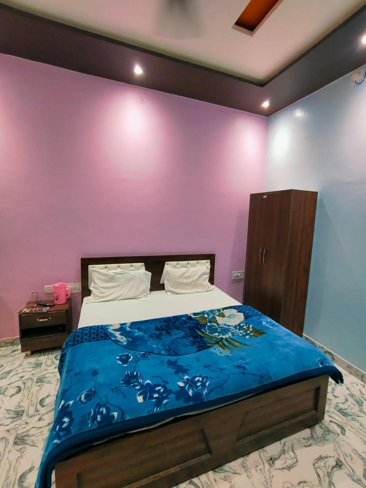 Kaka Guest House Ayodhya Екстериор снимка