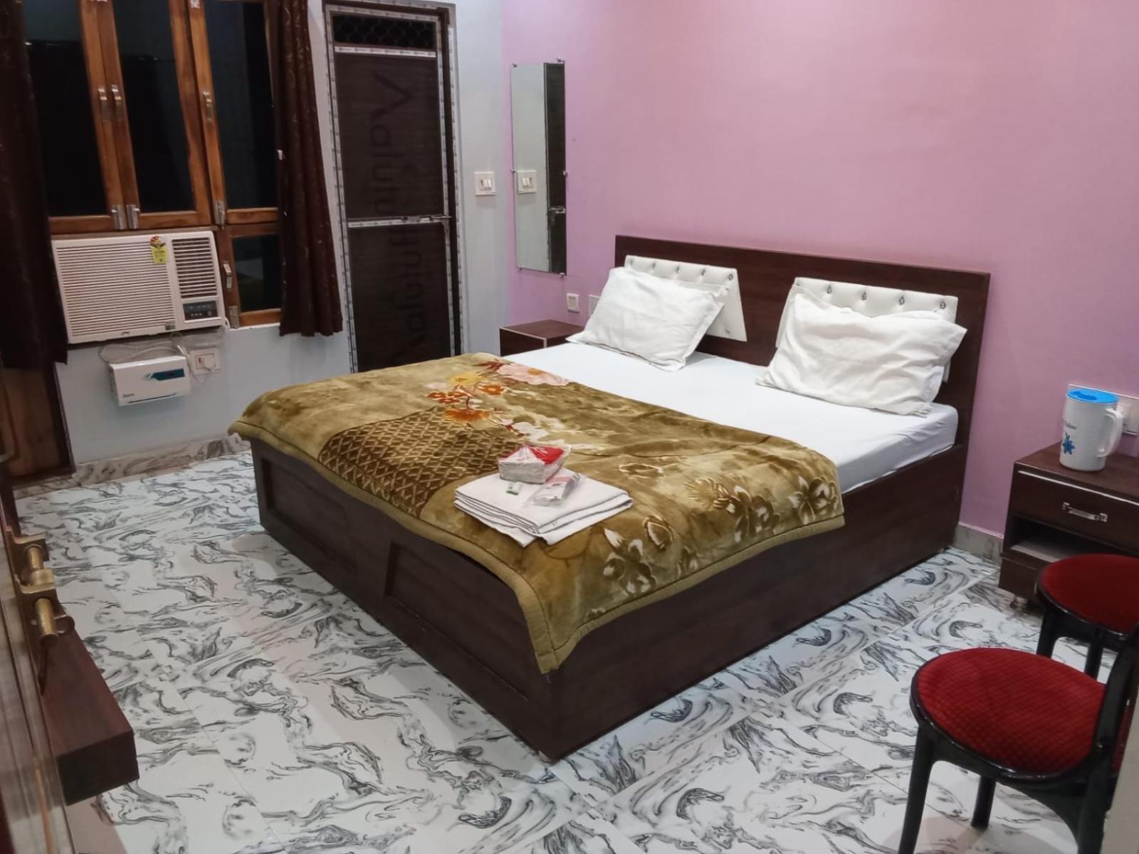 Kaka Guest House Ayodhya Екстериор снимка