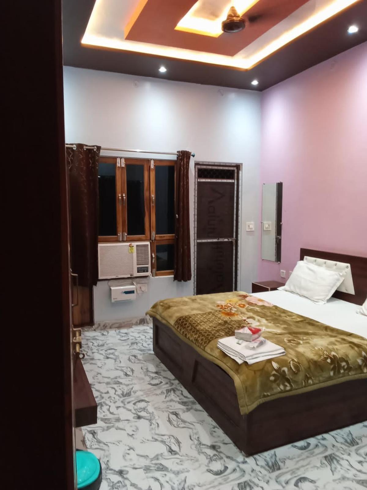 Kaka Guest House Ayodhya Екстериор снимка