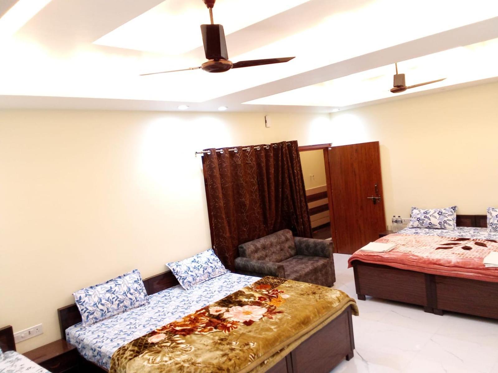 Kaka Guest House Ayodhya Екстериор снимка